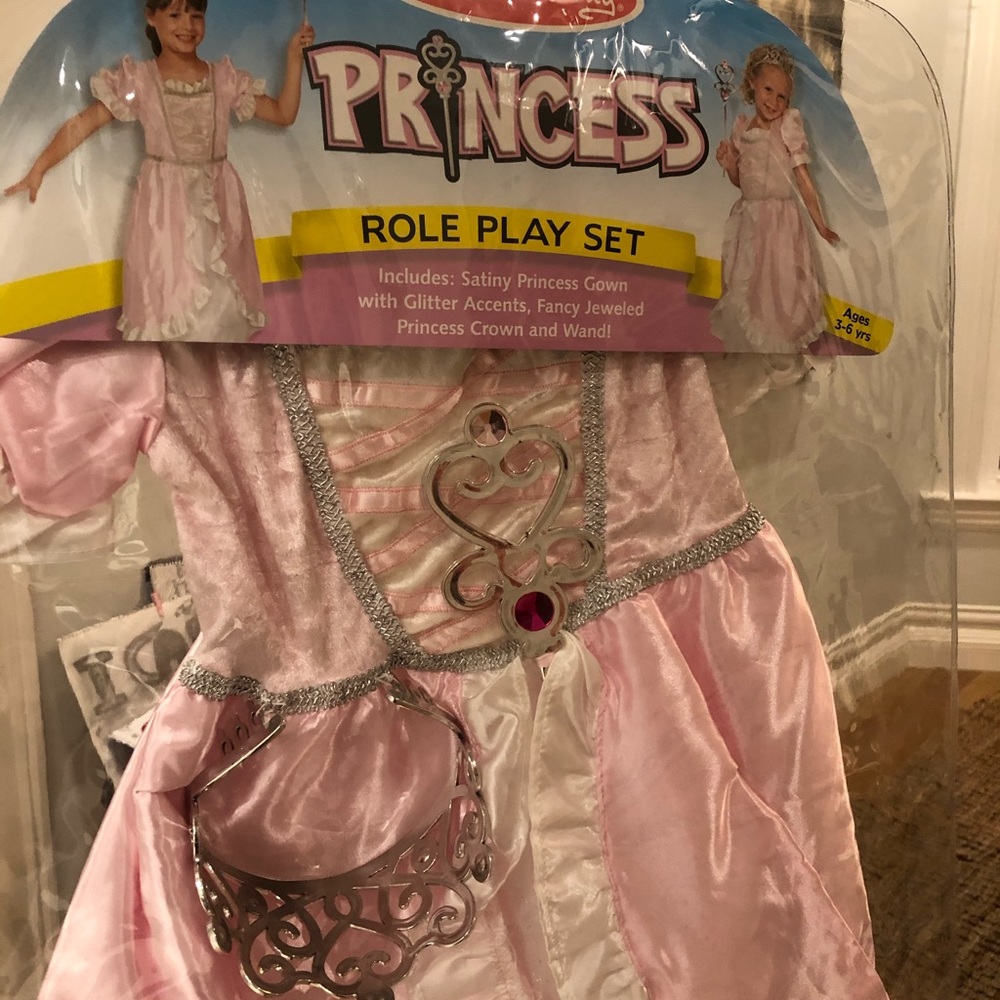 Princess costume 3-4 yes